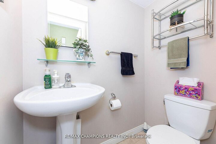 Property Photo: 3525 Brandon Gate Drive 17 ON L4T 3M3