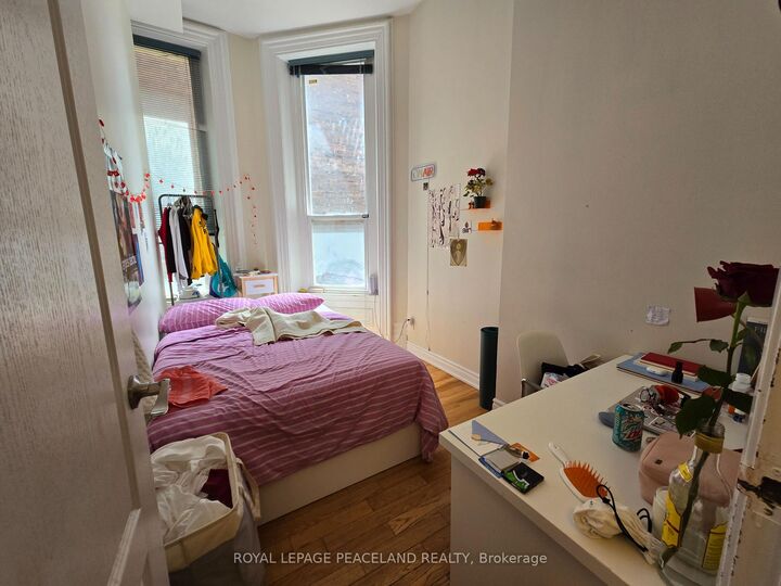 Property Photo:  34 Ross Street 1A  ON M5T 1Z9 