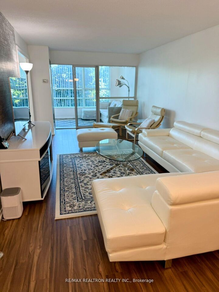 Property Photo: 7825 Bayview Avenue 309 ON L3T 7N2