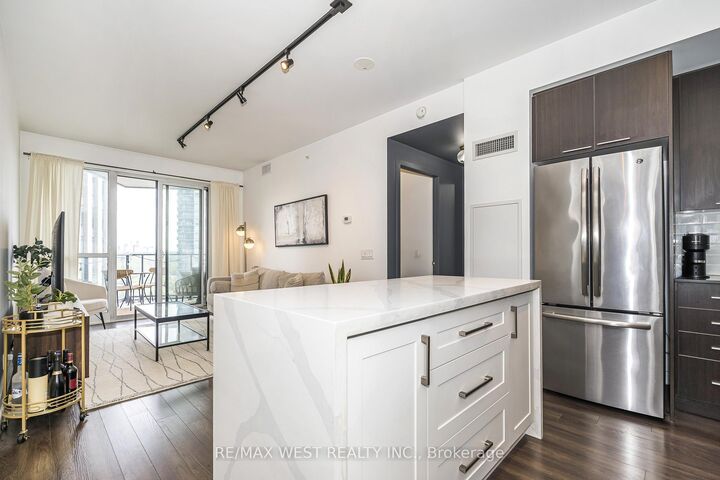 Property Photo: 10 Park Lawn Road 1705 ON M8Y 3H8
