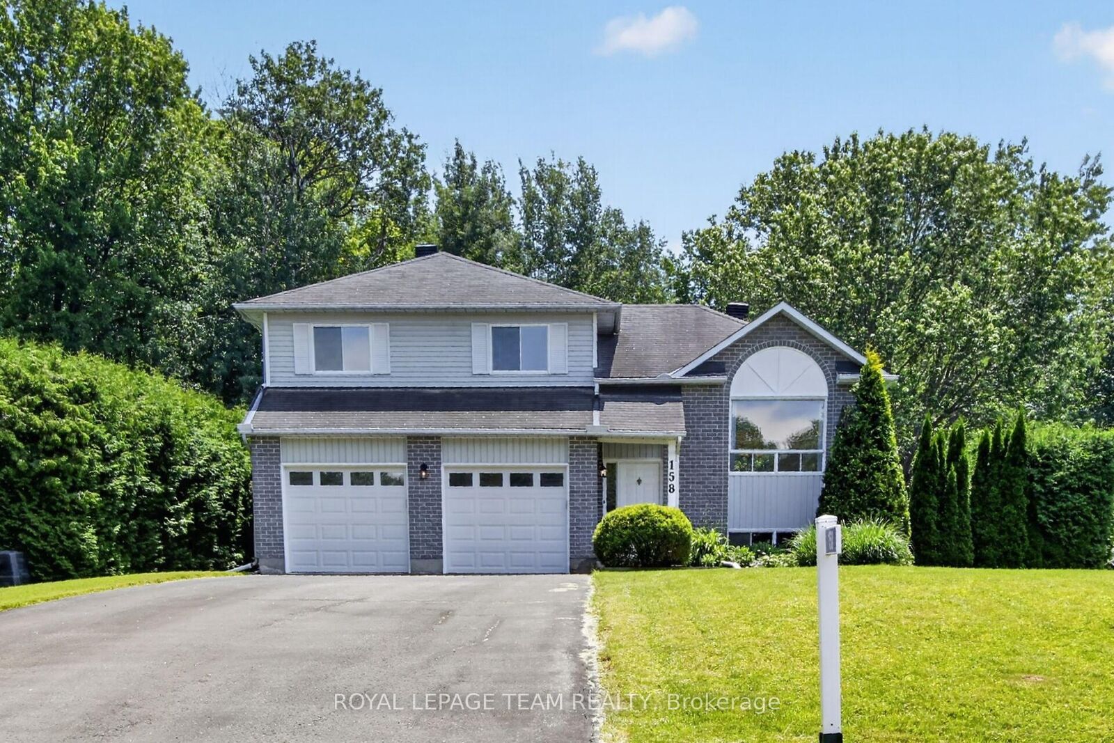 Property Photo:  158 Oakwood Drive  ON K4K 1K9 