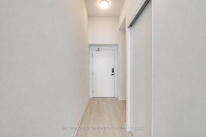 Property Photo:  3883 Quartz Road 4908  ON L5B 0M4 