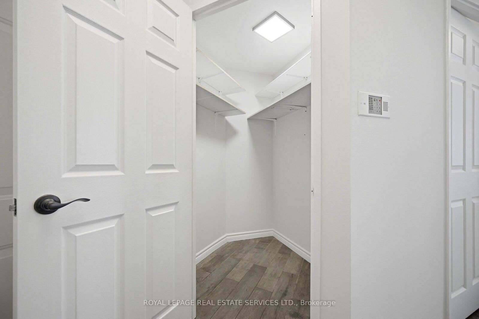 Property Photo:  250 Webb Drive 1605  ON L5B 3Z4 