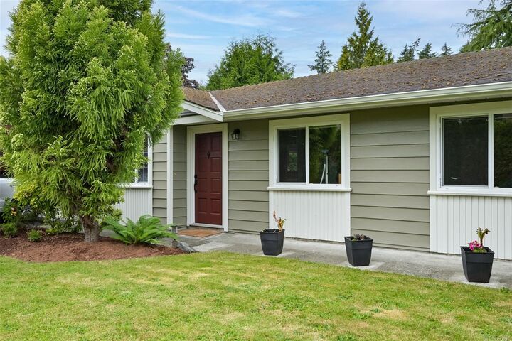 Property Photo: 7662 Wallace Dr BC V8M 1N5