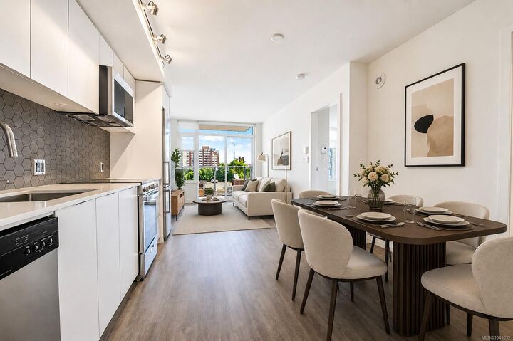 Property Photo:  845 Johnson St #809  BC V8W 0G3 