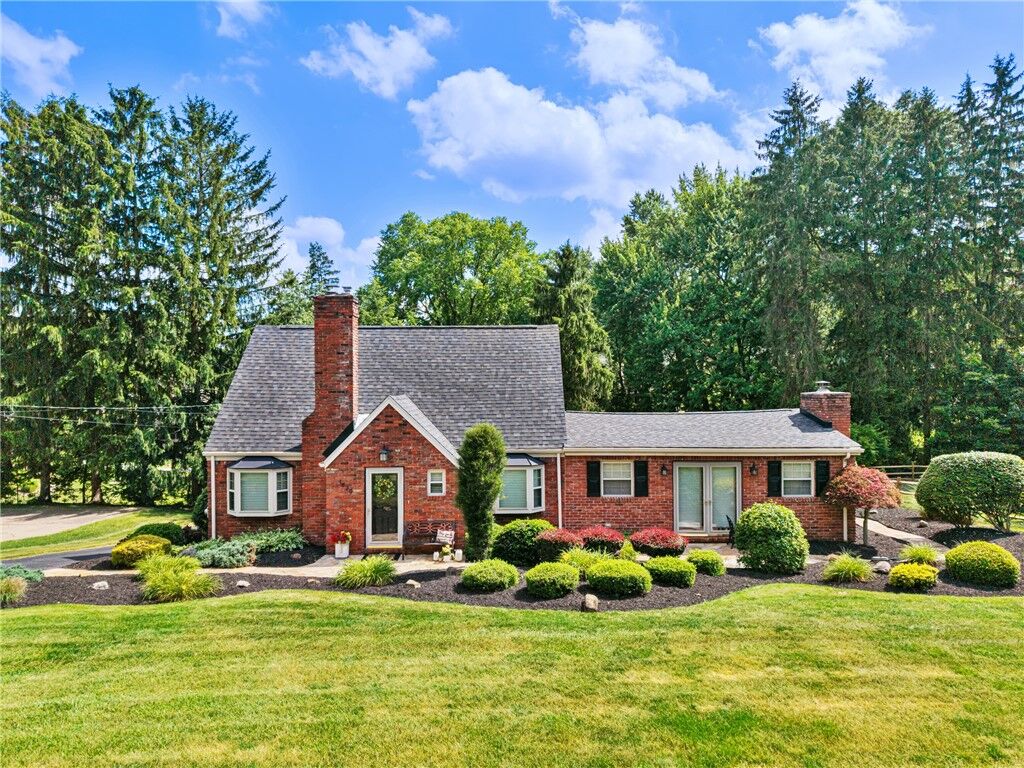 Property Photo:  1620 Upper St Clair Drive  PA 15241 