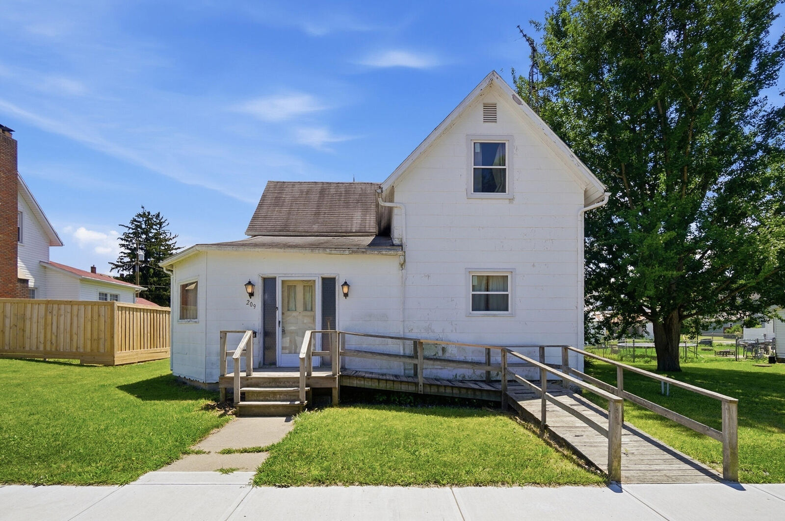 Property Photo:  209 W Plum Street  OH 43072 
