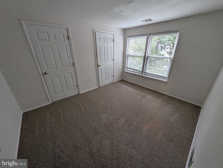 Property Photo:  14 Pine Ridge Court 11-7  MD 20874 
