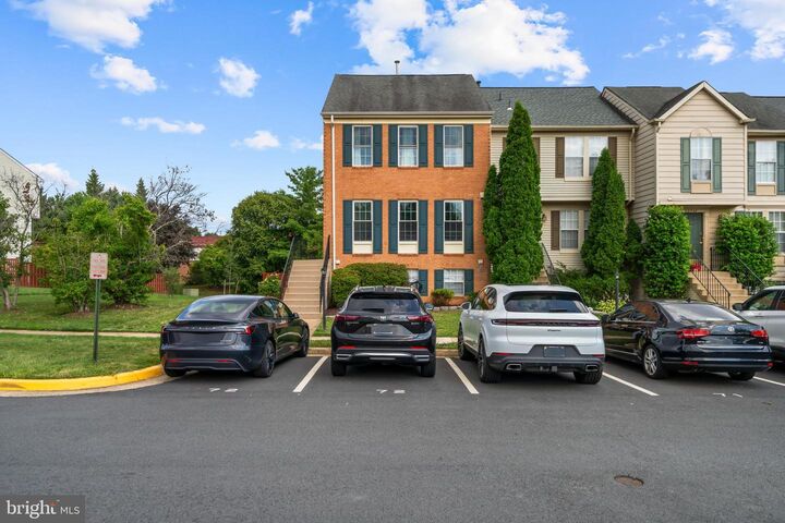 Property Photo:  20944 Rootstown Terrace  VA 20147 