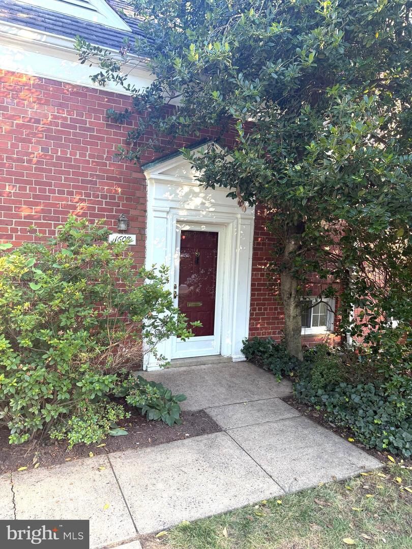 Property Photo: 1608 Mount Eagle Place VA 22302
