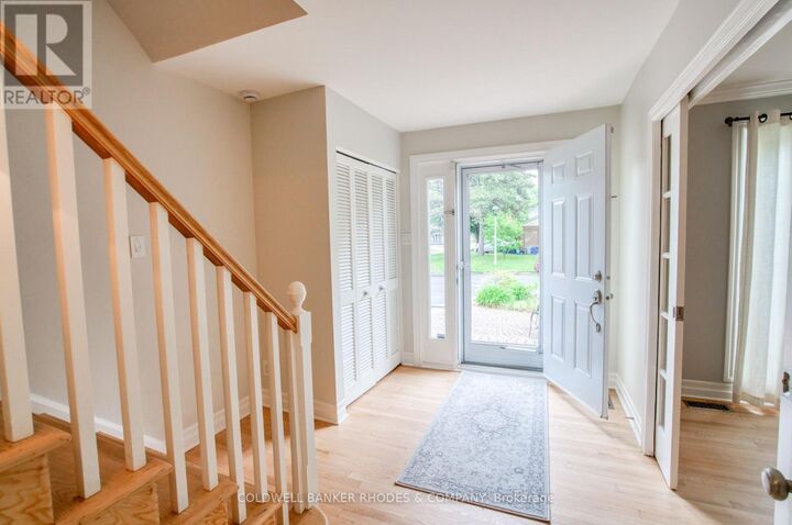 Property Photo: 1666 Amberdale Crescent ON K1H 7B3
