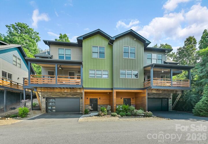 Property Photo: 406 Kessler Place NC 28804