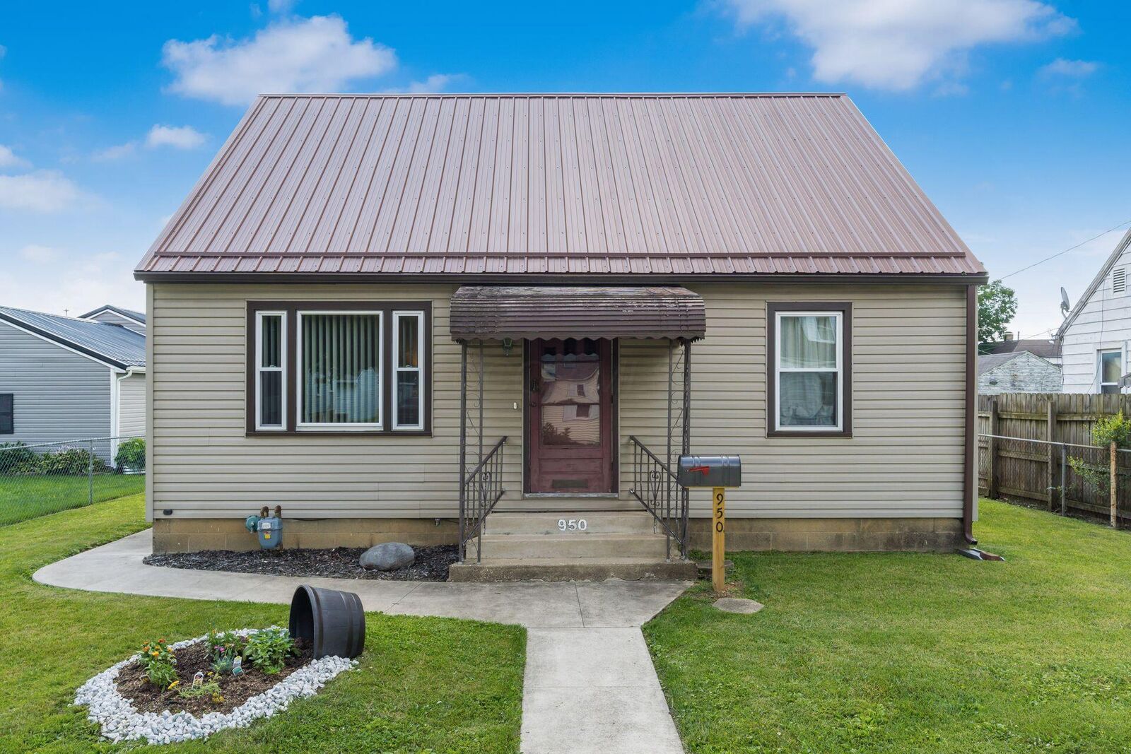 Property Photo: 950 N Pierce Avenue OH 43130