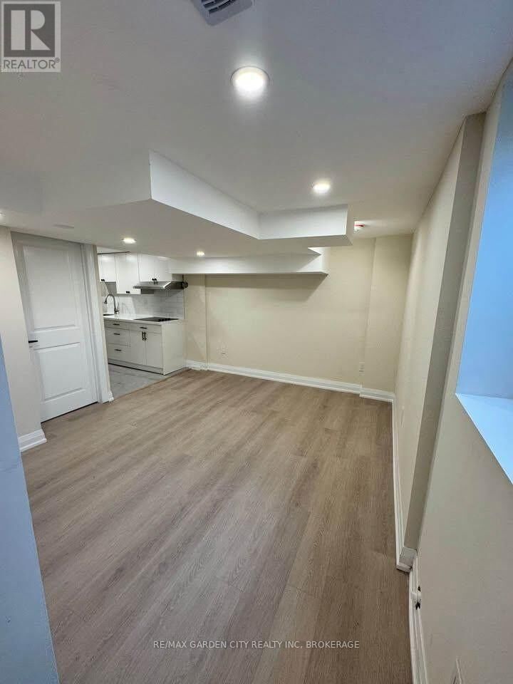 Property Photo:  60 Wakelin Terrace Lower-1B  ON L2M 4K9 