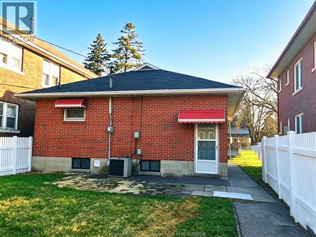 Property Photo:  787 Campbell                      Br 1 & 2 Main  ON N9B 2H6 