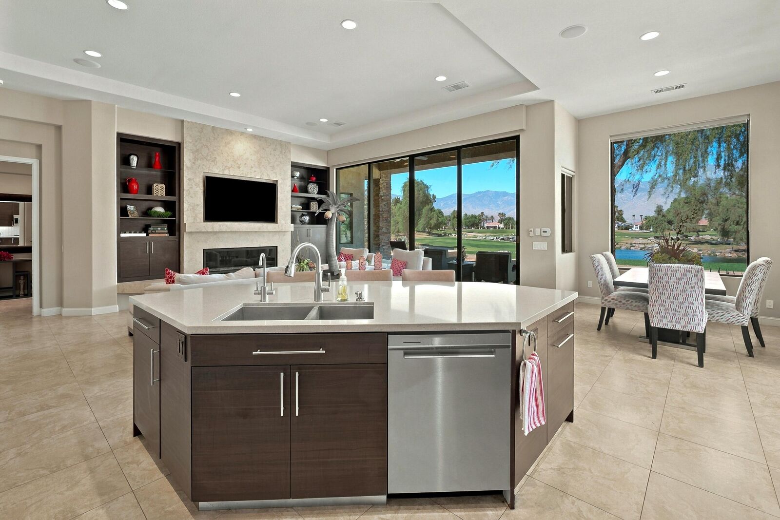 Property Photo: 33 Vía Las Flores CA 92270