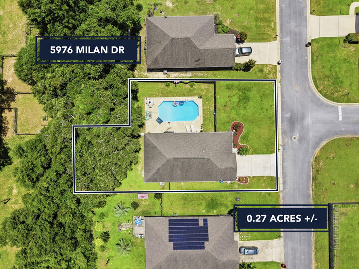 Property Photo: 5976 Milan Drive FL 32571