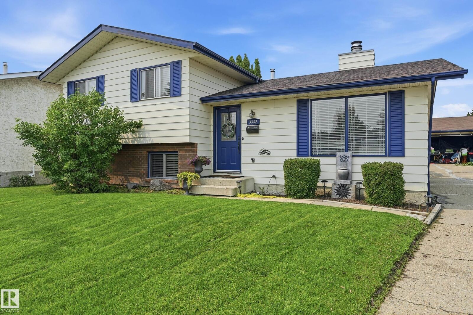 Property Photo:  3332 138 Avenue NW  AB T5Y 1M4 