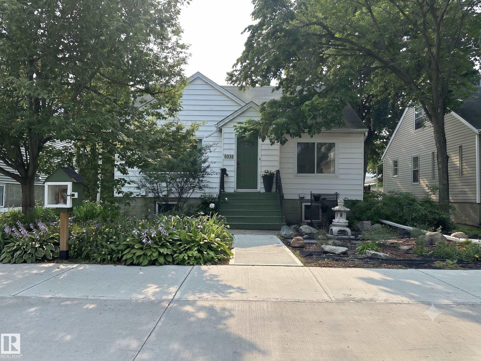 Property Photo:  6036 106 Street NW  AB T6H 2T7 