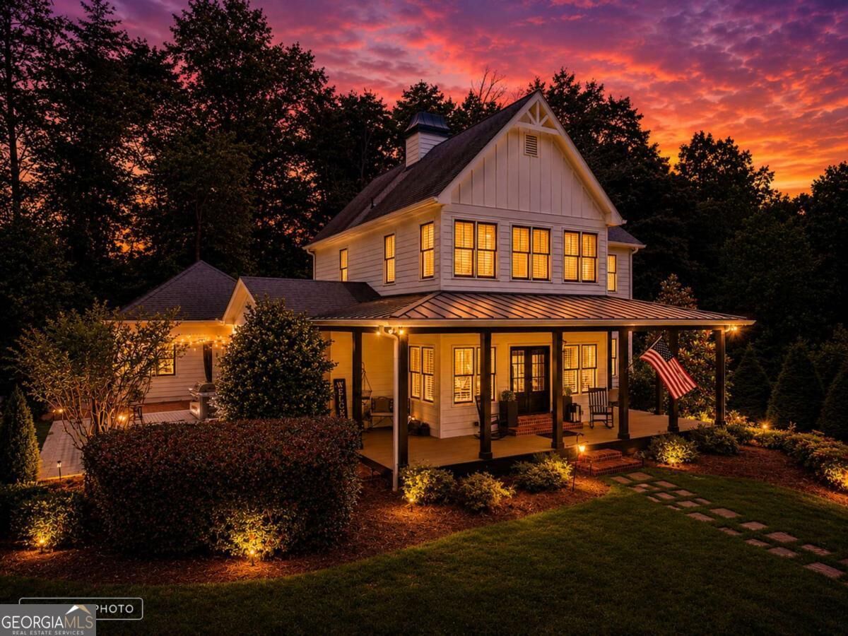 Property Photo: 3735 Lakeside Circle GA 30041