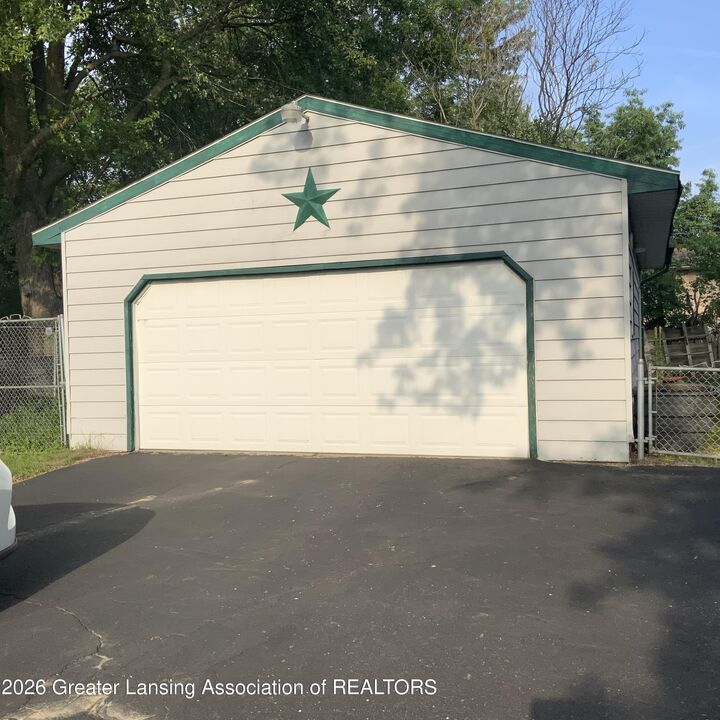 Property Photo:  4326 Davlind Drive  MI 48842 