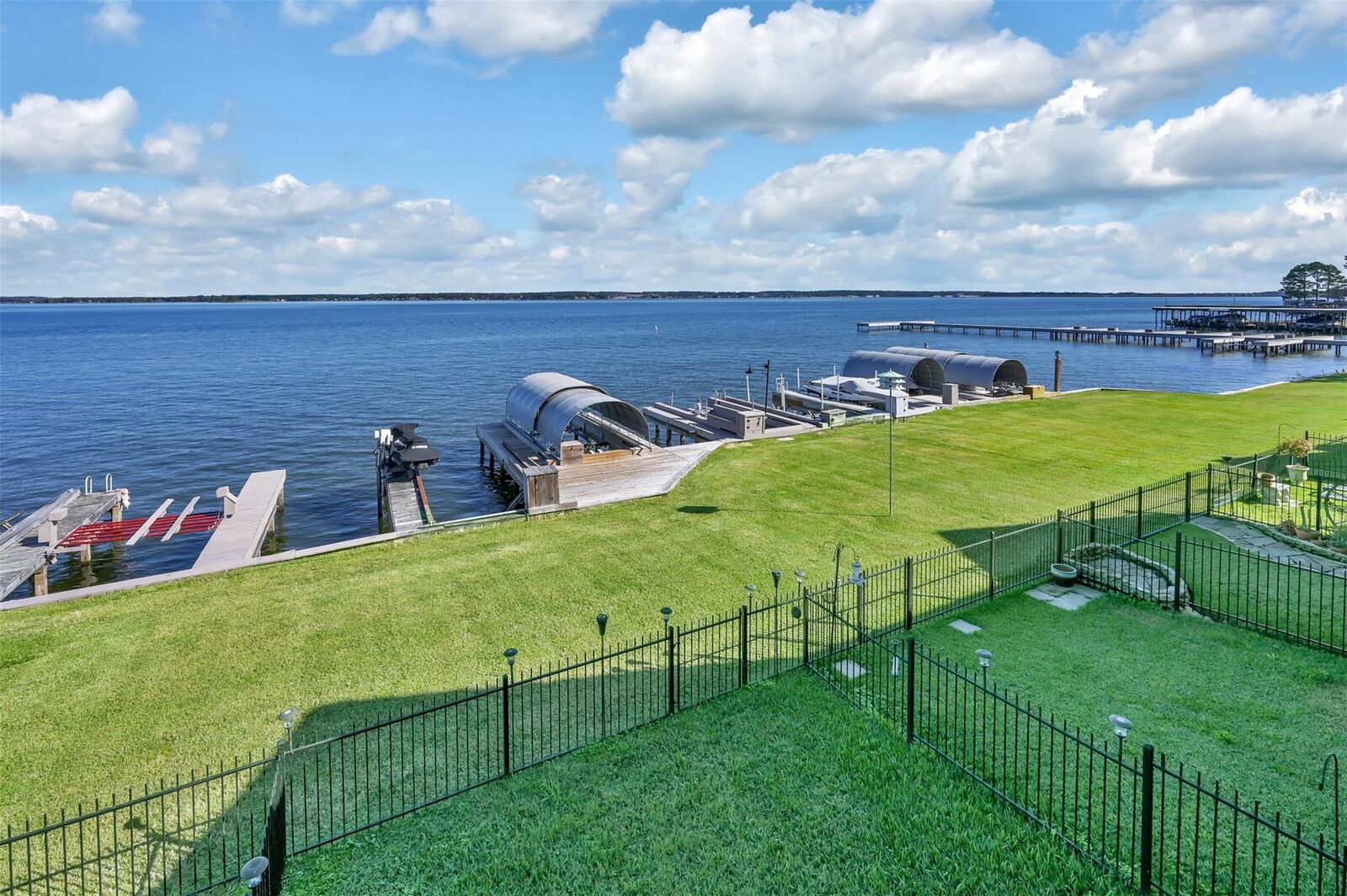 Property Photo:  13 Regency Point  TX 77356 