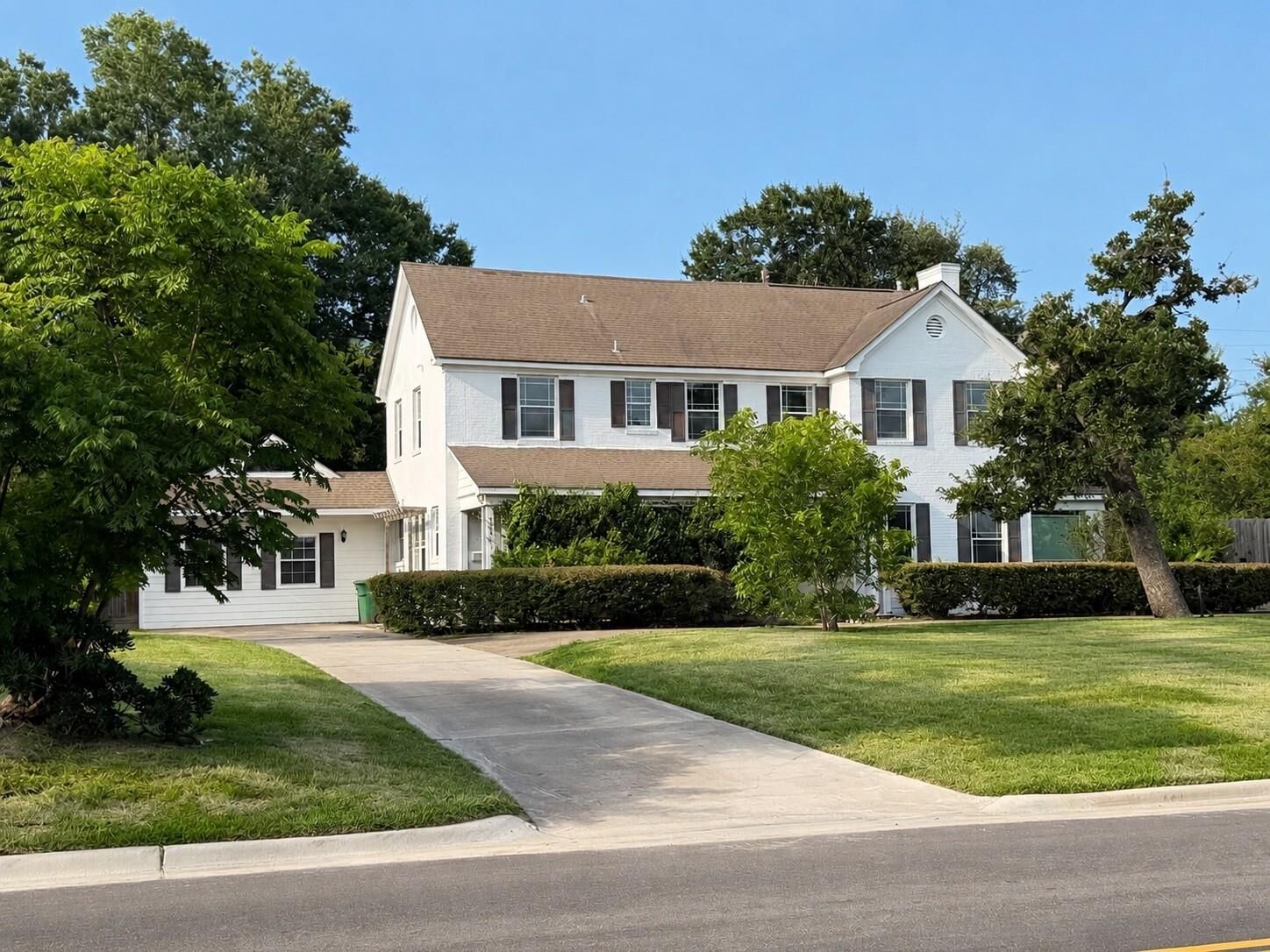 Property Photo: 3231 N Macgregor Way TX 77004