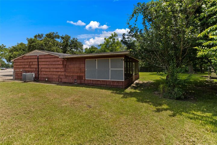 Property Photo: 206 Jonquil TX 77566