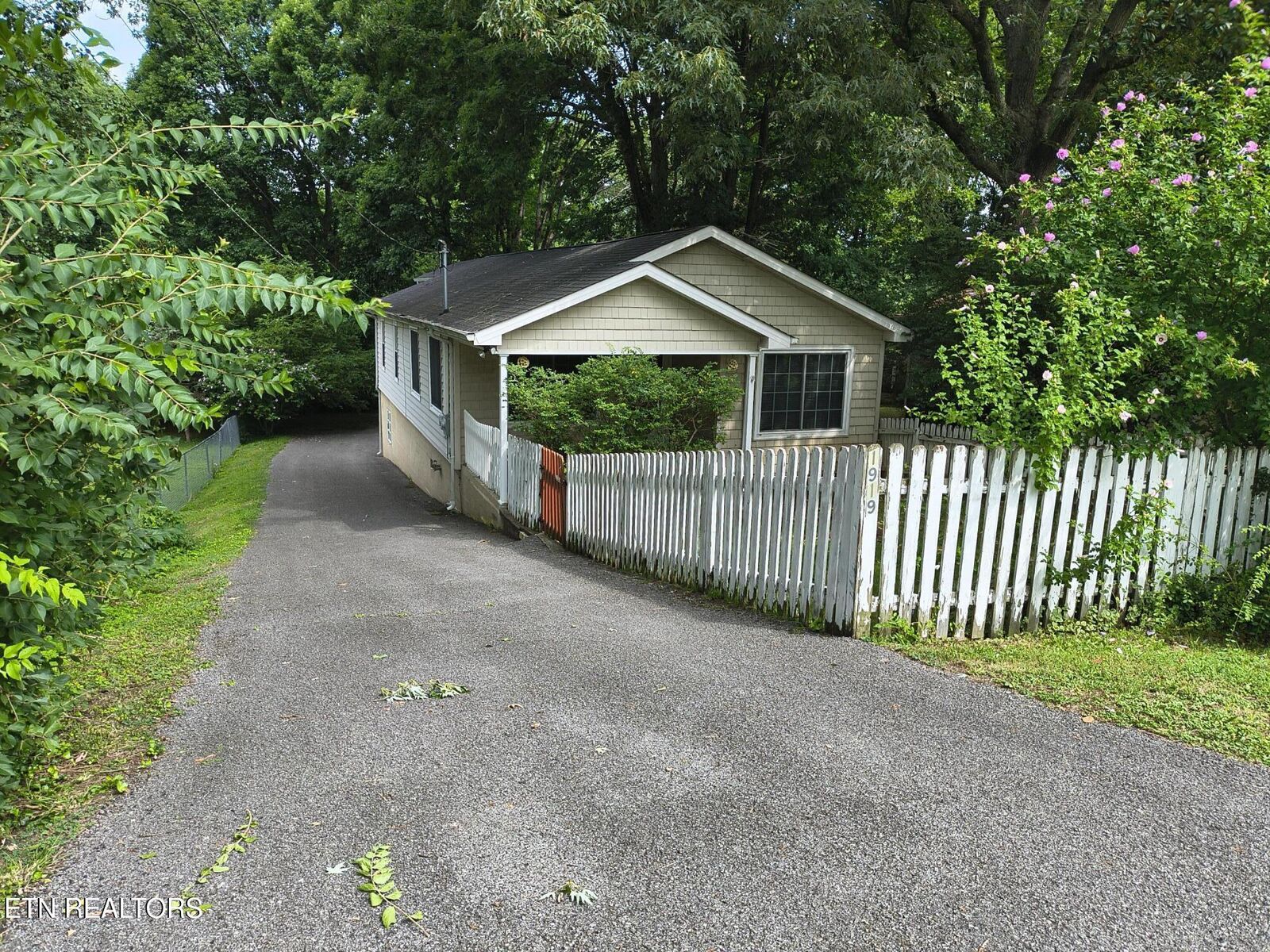 Property Photo:  1919 Shasta Rd  TN 37801 