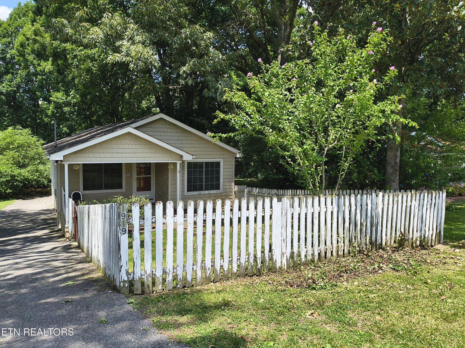 Property Photo: 1919 Shasta Rd TN 37801