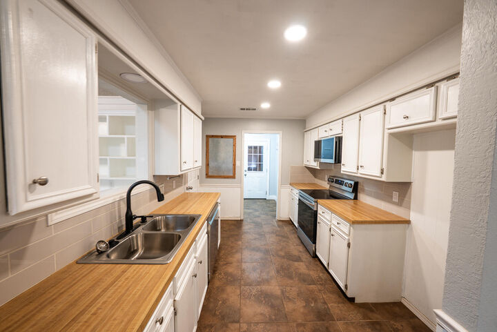 Property Photo:  3214 94th Street  TX 79423 