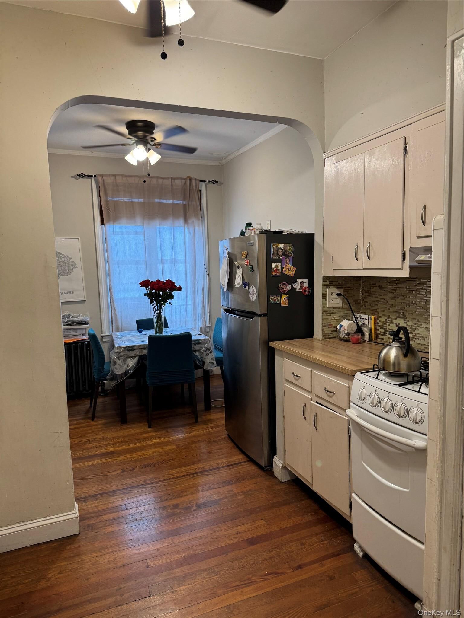 Property Photo:  2922 Barnes Avenue 6L  NY 10467 