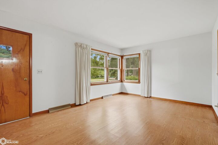 Property Photo: 1735 Weimer Street IA 52601
