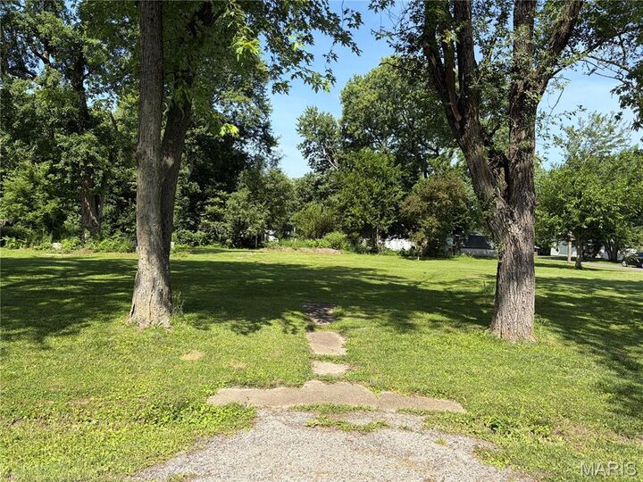 Property Photo:  1005 S Montgomery Avenue  IL 62056 