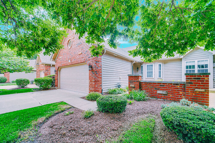 Property Photo:  1257 Oakleaf Court  IL 60506 