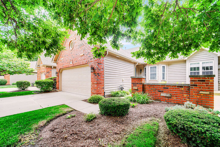 Property Photo: 1257 Oakleaf Court IL 60506