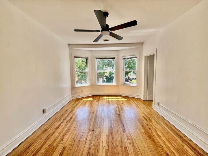 Property Photo: 2047 N Lavergne Avenue 2 IL 60639
