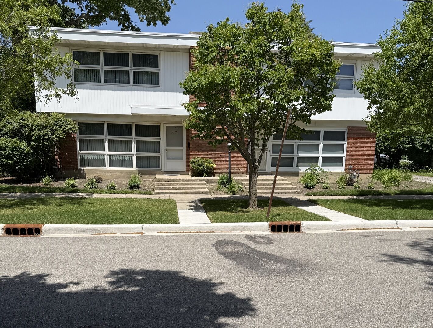 Property Photo: 317 Woodlawn Avenue IL 60022