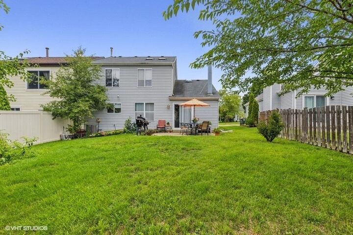 Property Photo: 209 N Southport Road IL 60060