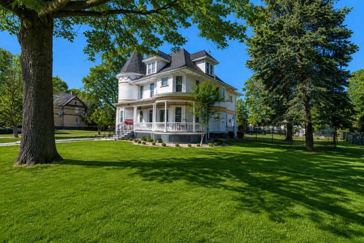 Property Photo:  405 E Peru Street  IL 61356 