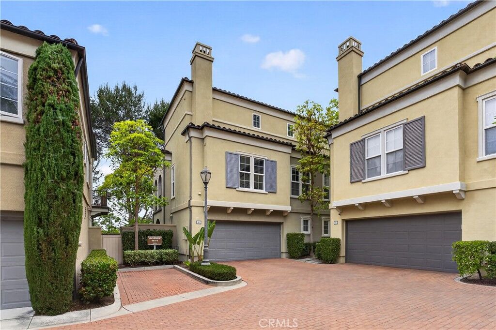 Property Photo:  6 Via Amanti  CA 92657 