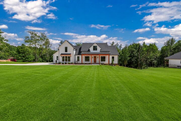 Property Photo: 2660 Jarrell Ridge Rd TN 37043