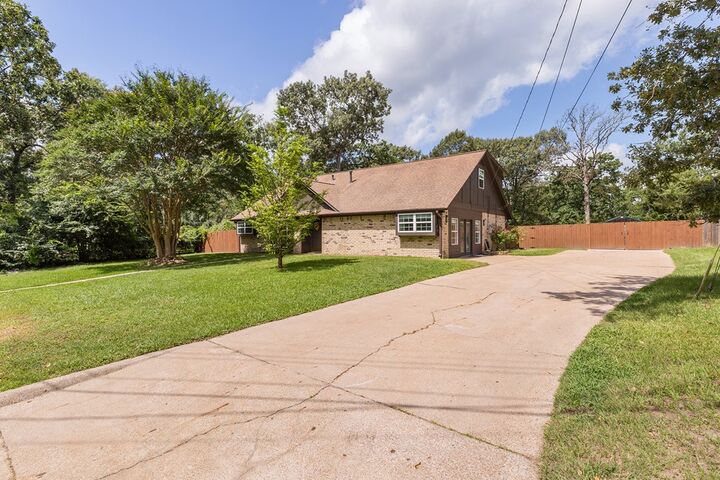 Property Photo: 126 Ridgewood Drive TX 75901