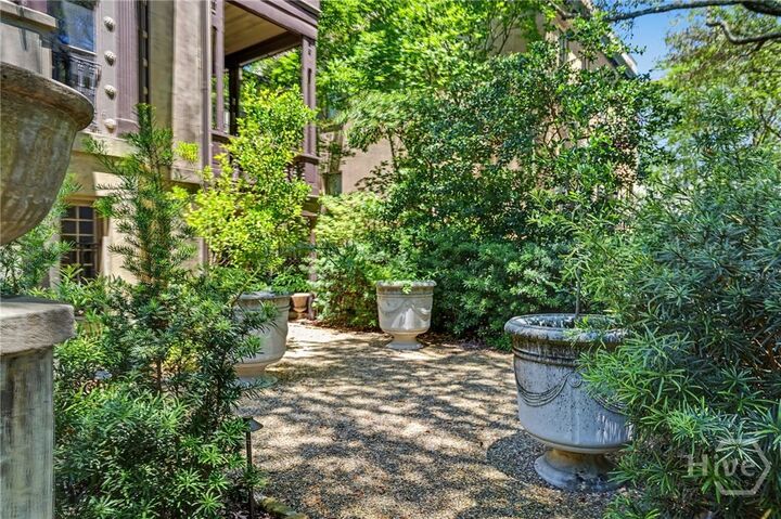 Property Photo:  110 W Gaston Street  GA 31401 