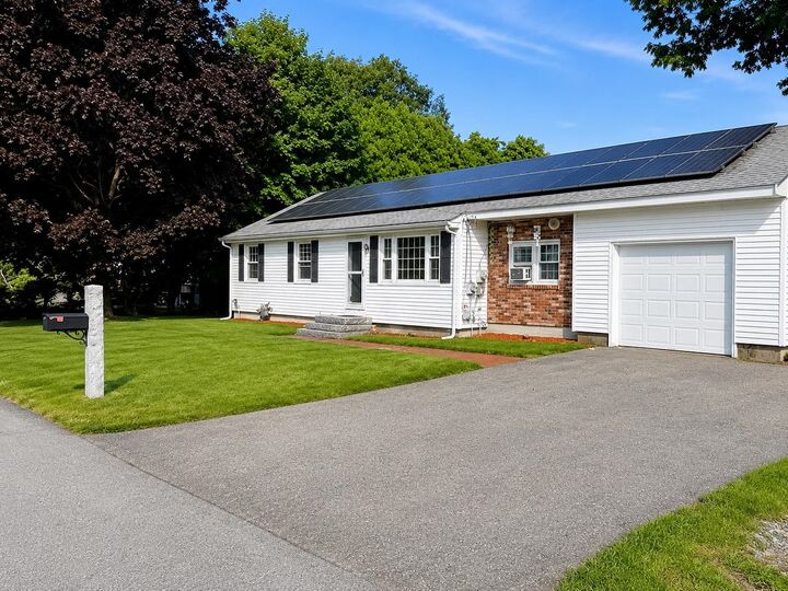 Property Photo: 3 Sioux Avenue NH 03063