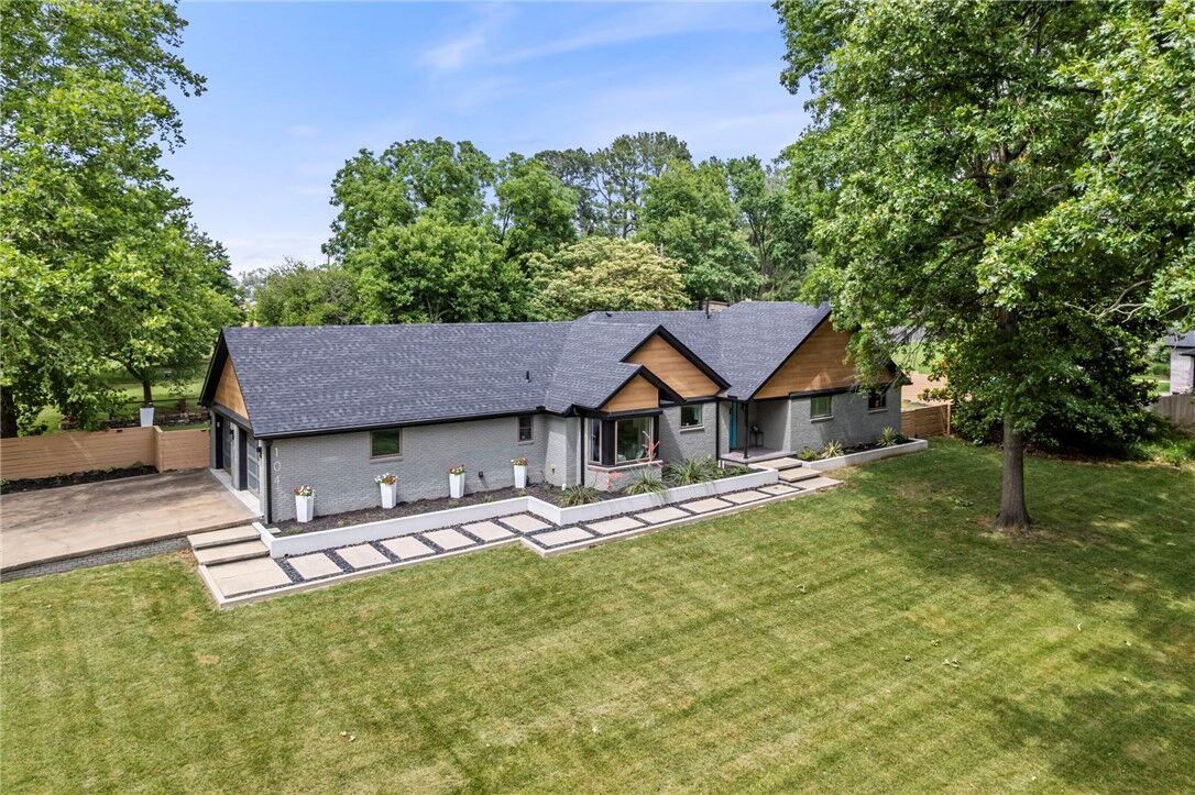 Property Photo:  104 Black Oak Avenue  AR 72764 