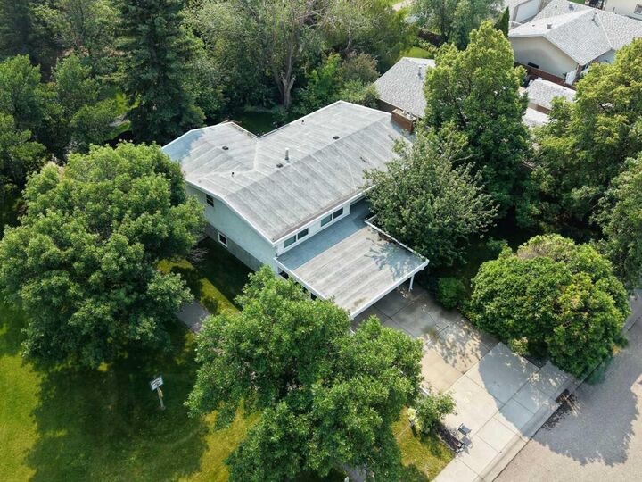 Property Photo: 2409 20 Street N AB T1H 4T9