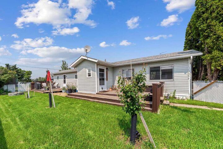 Property Photo:  5306 49 Street  AB T0B 1A0 