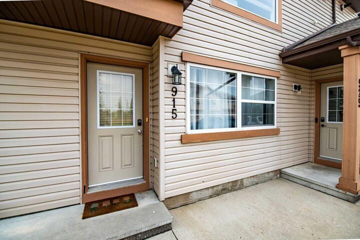Property Photo: 31 Jamieson Avenue 915 AB T4P 0H8
