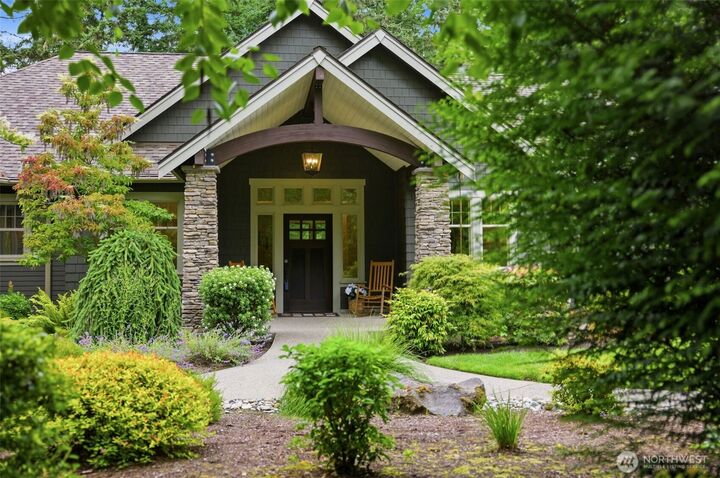 Property Photo: 605 Hyak Way WA 98333